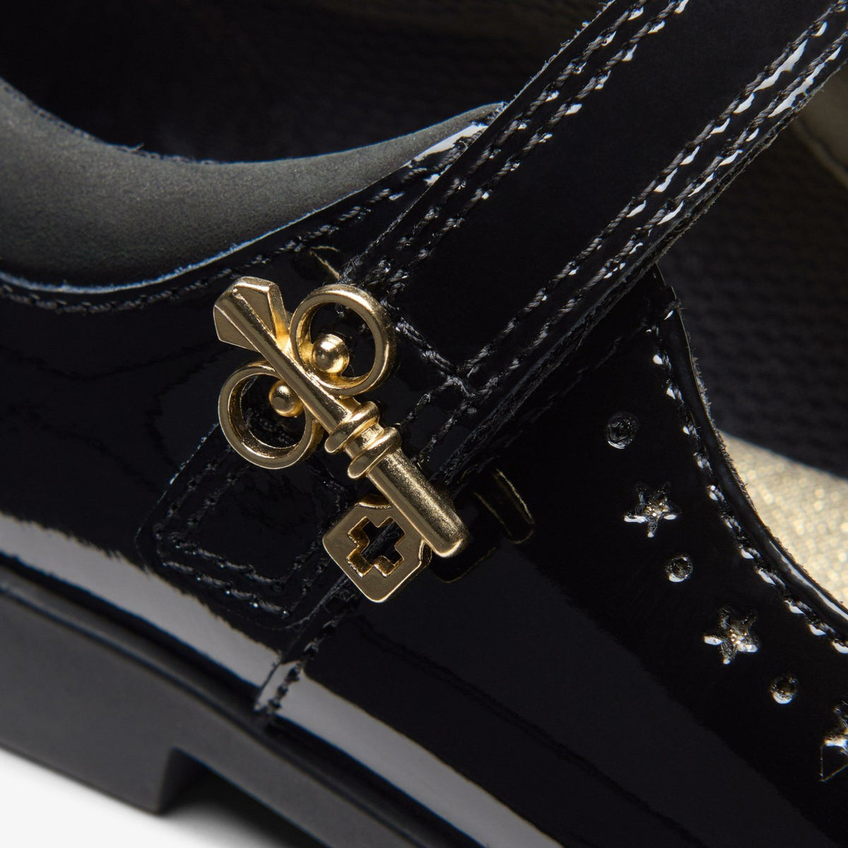 Clarks Lock Magic Kid Black Patent