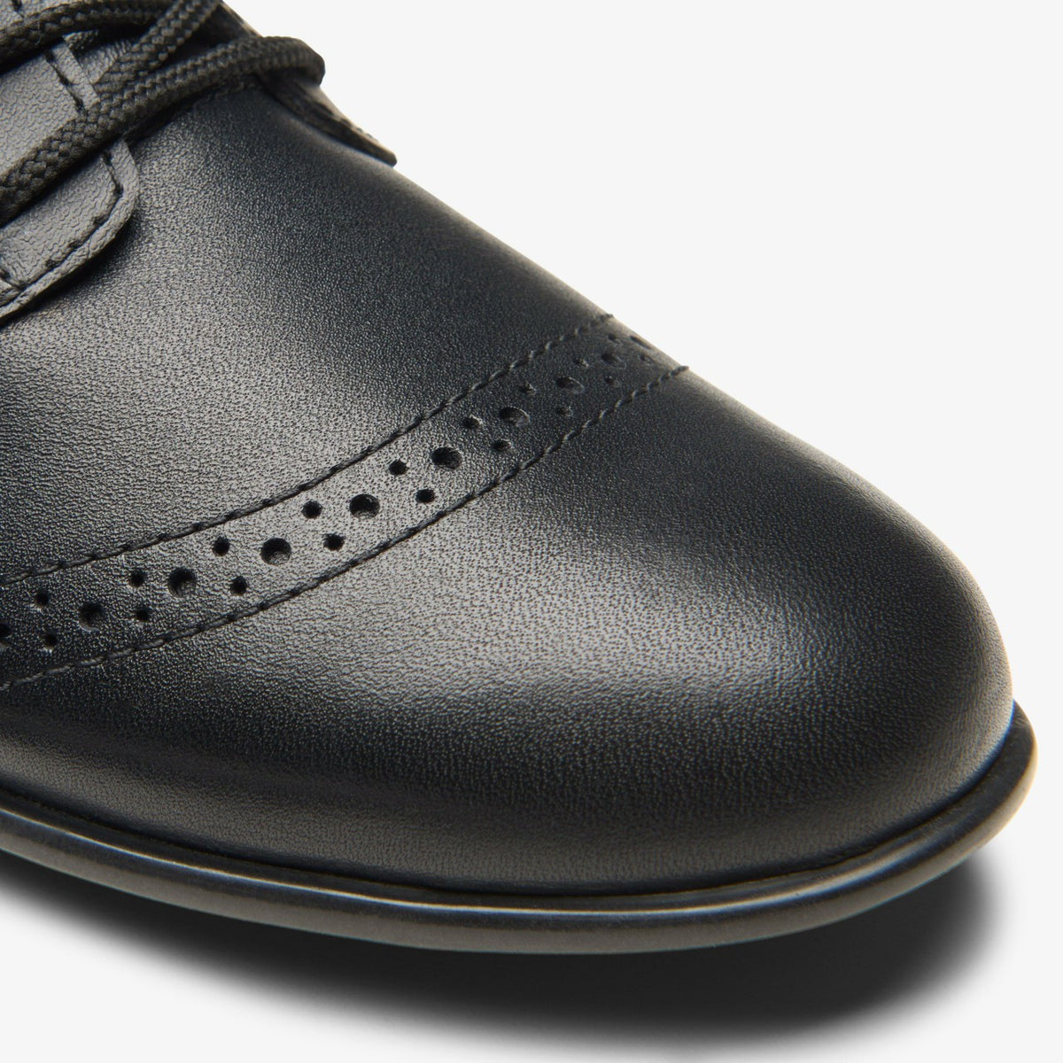Clarks Finja Brogue Older Black Leather