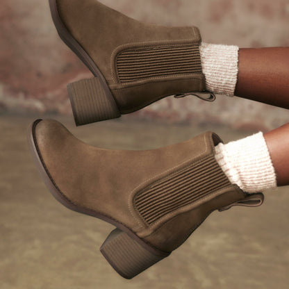 Clarks Chamberly Top Walnut Suede