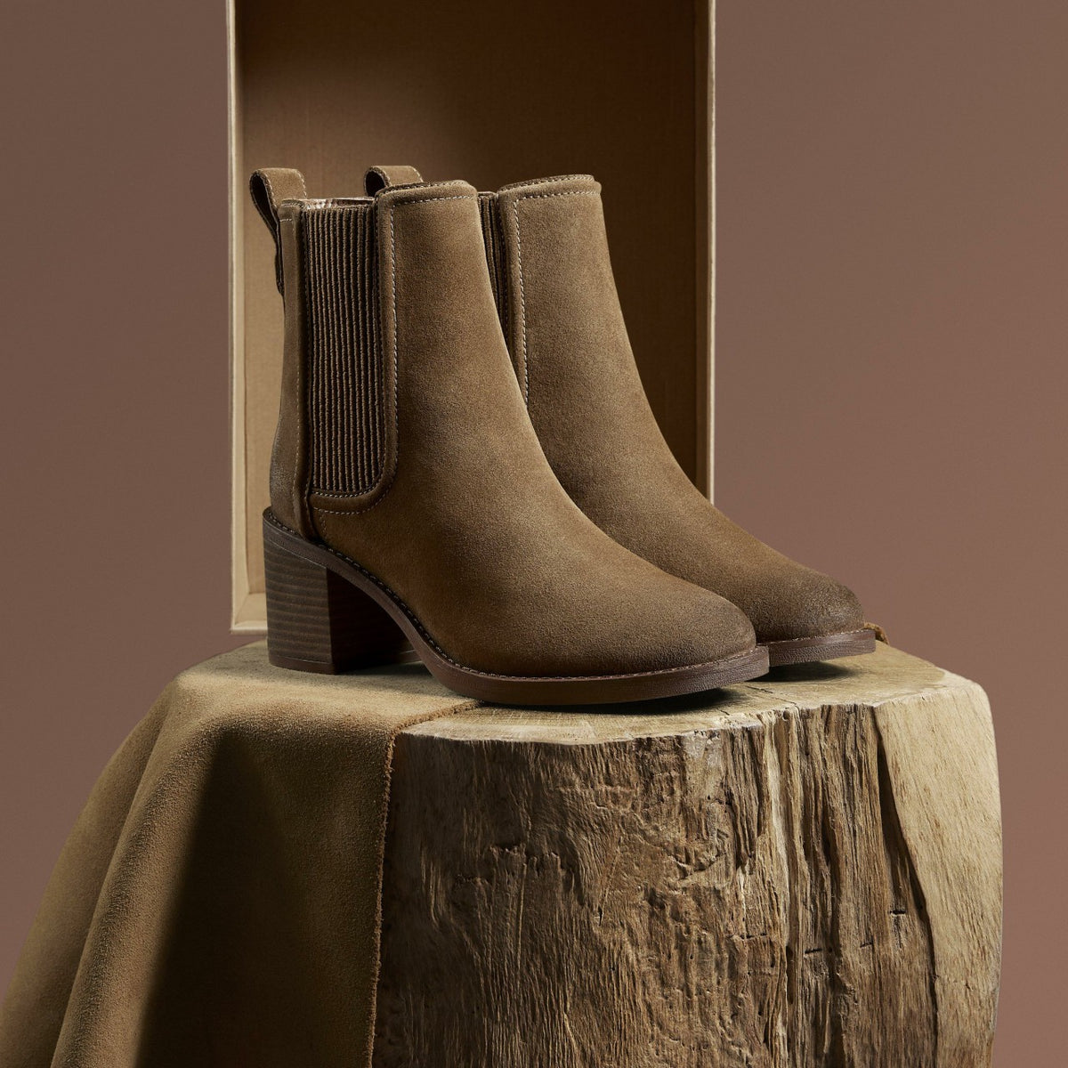 Clarks Chamberly Top Walnut Suede