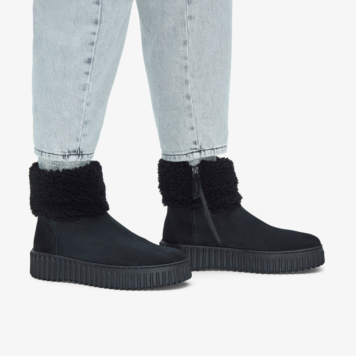 Clarks Torhill Turn Black Warmlined Suede