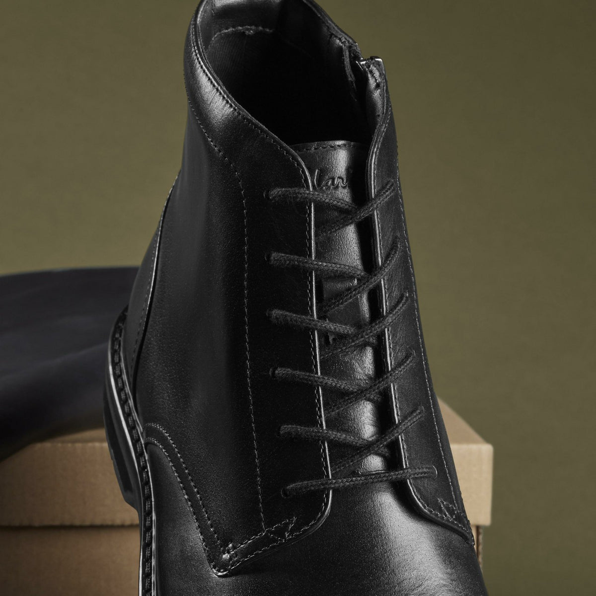 Clarks Aldwin Cap Black Leather