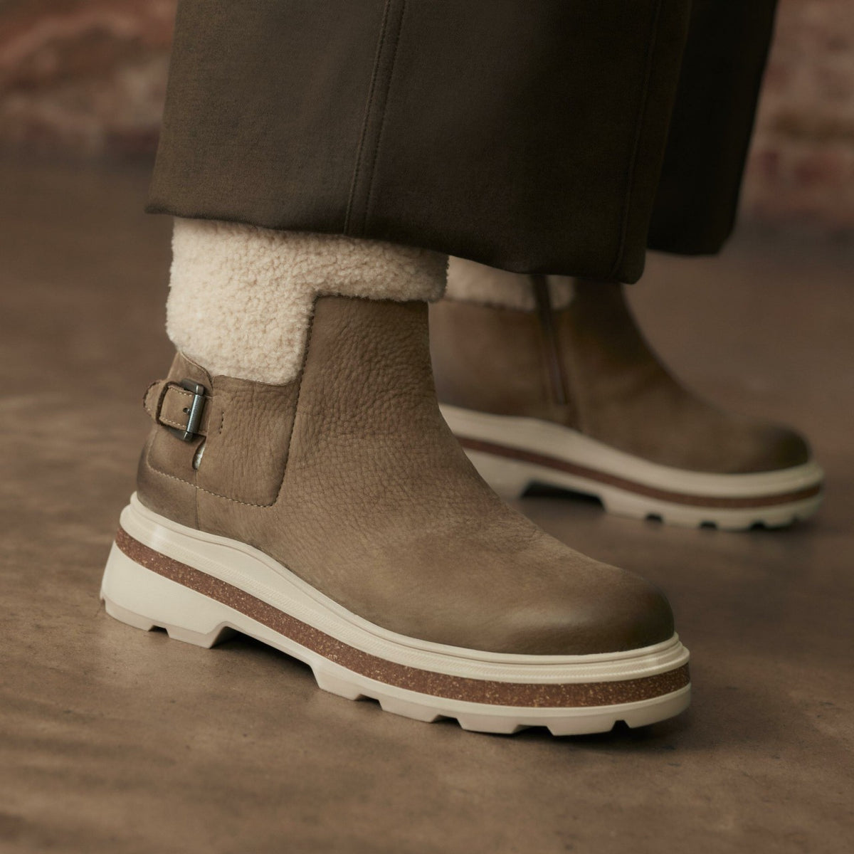 Clarks Hencroft Madi Waterproof Dark Sand Warmlined