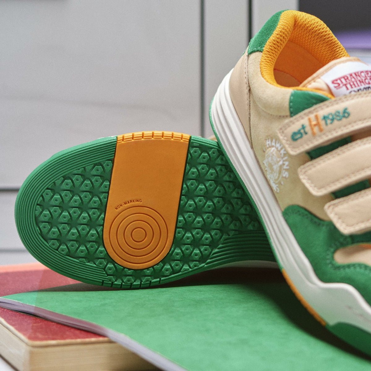 Clarks Stranger Things Urban Ace Older Off White Combination