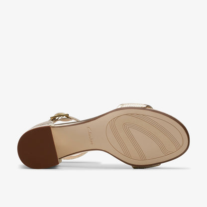 Clarks Ezoria Mae Champagne Interest