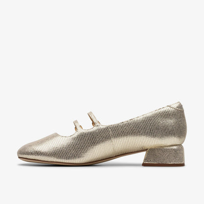 Clarks Daiss 30 Shine Champagne Interest