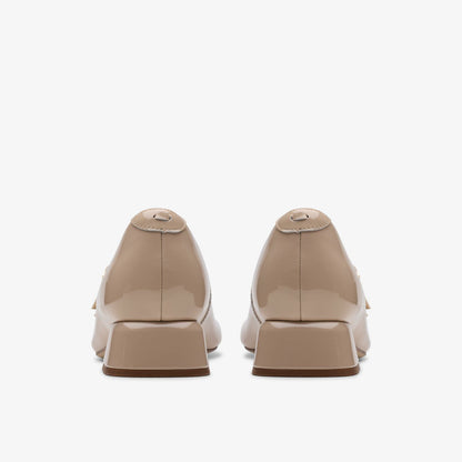 Clarks Daiss 30 Shine Sand Patent