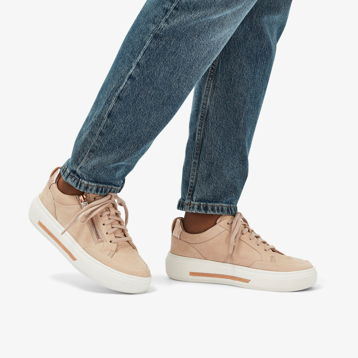 Clarks Hollyhock Zip Sand Nubuck