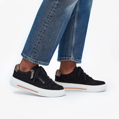 Clarks Hollyhock Zip Black Nubuck
