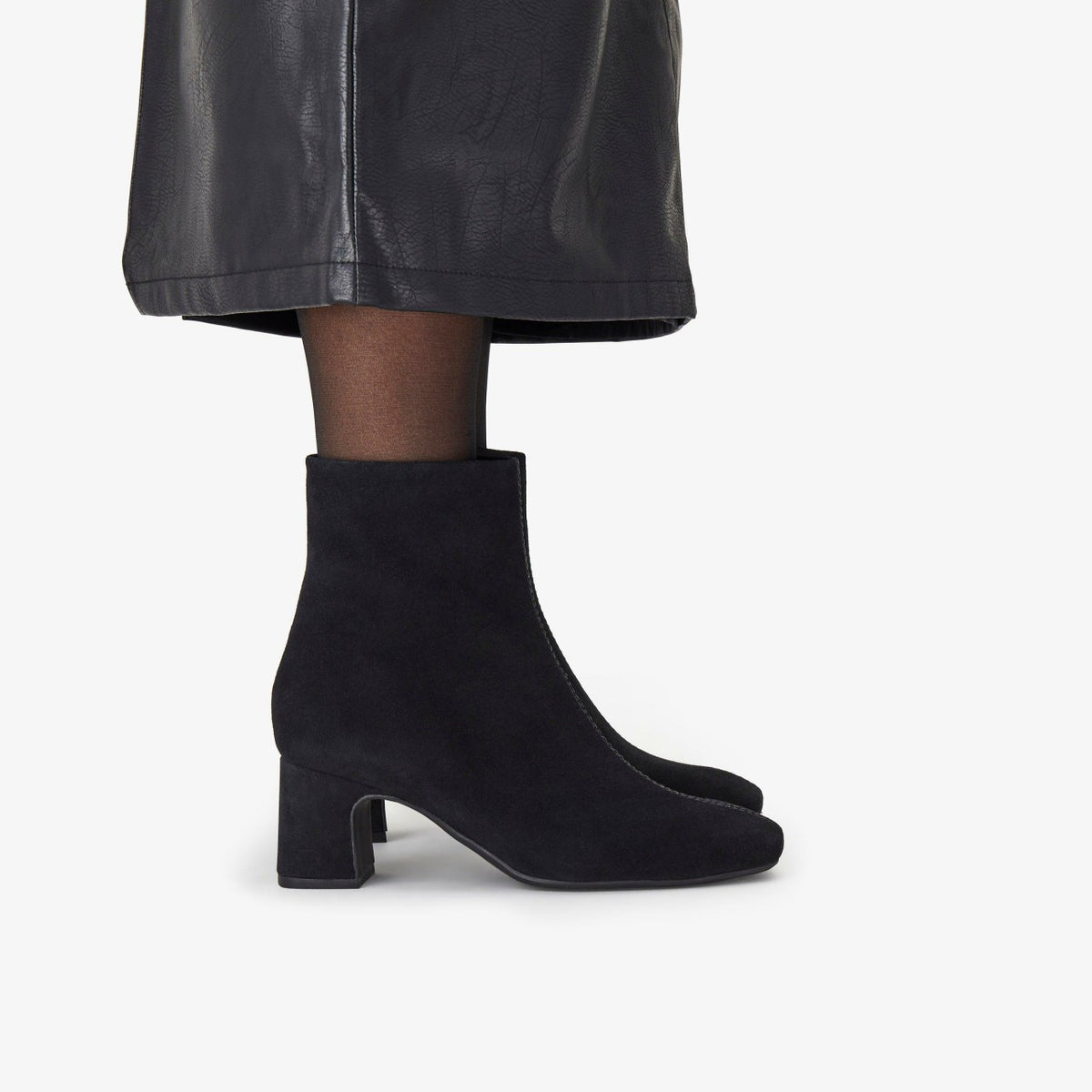 Clarks Fernie Zip Black Suede