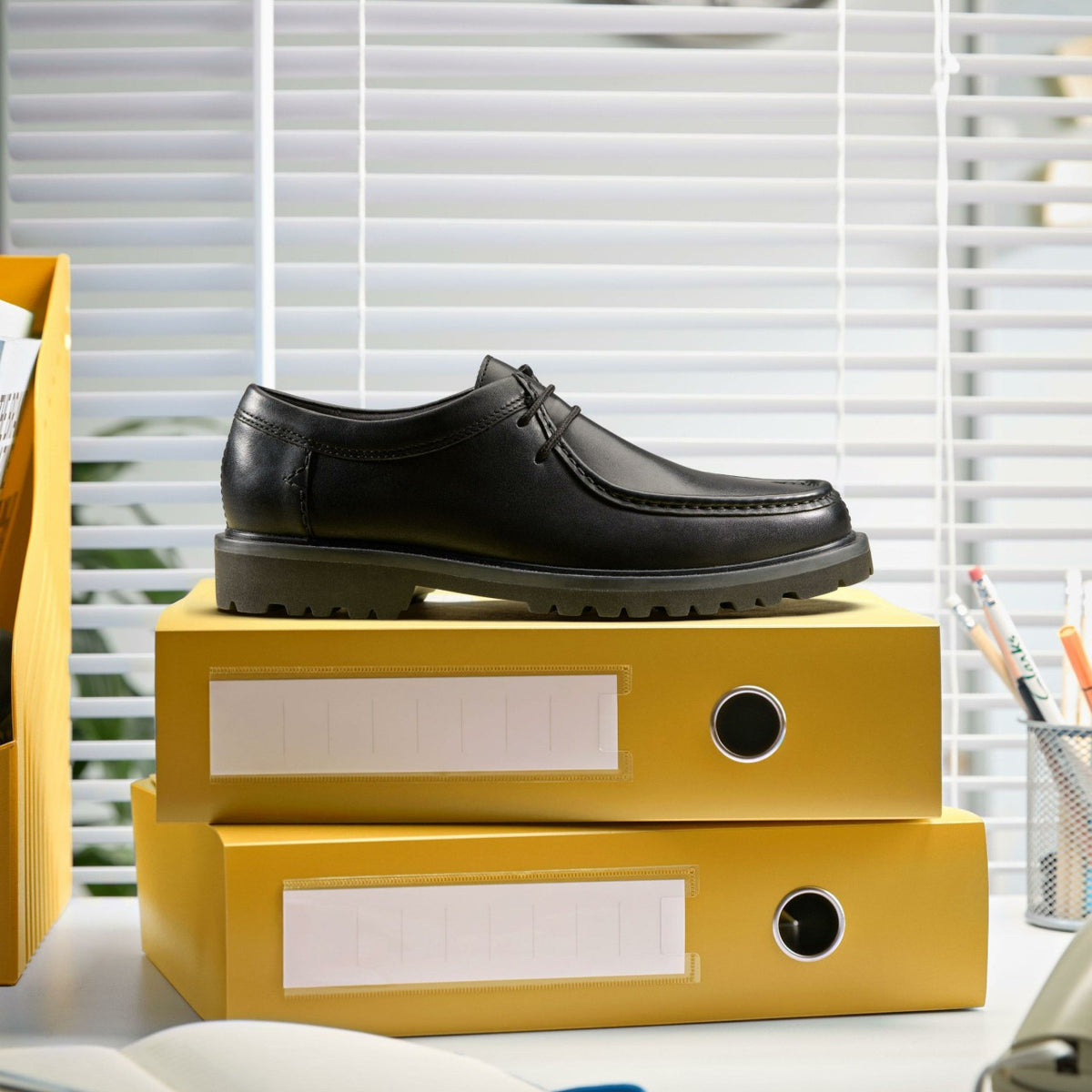 Clarks Berwick Seam Black Leather