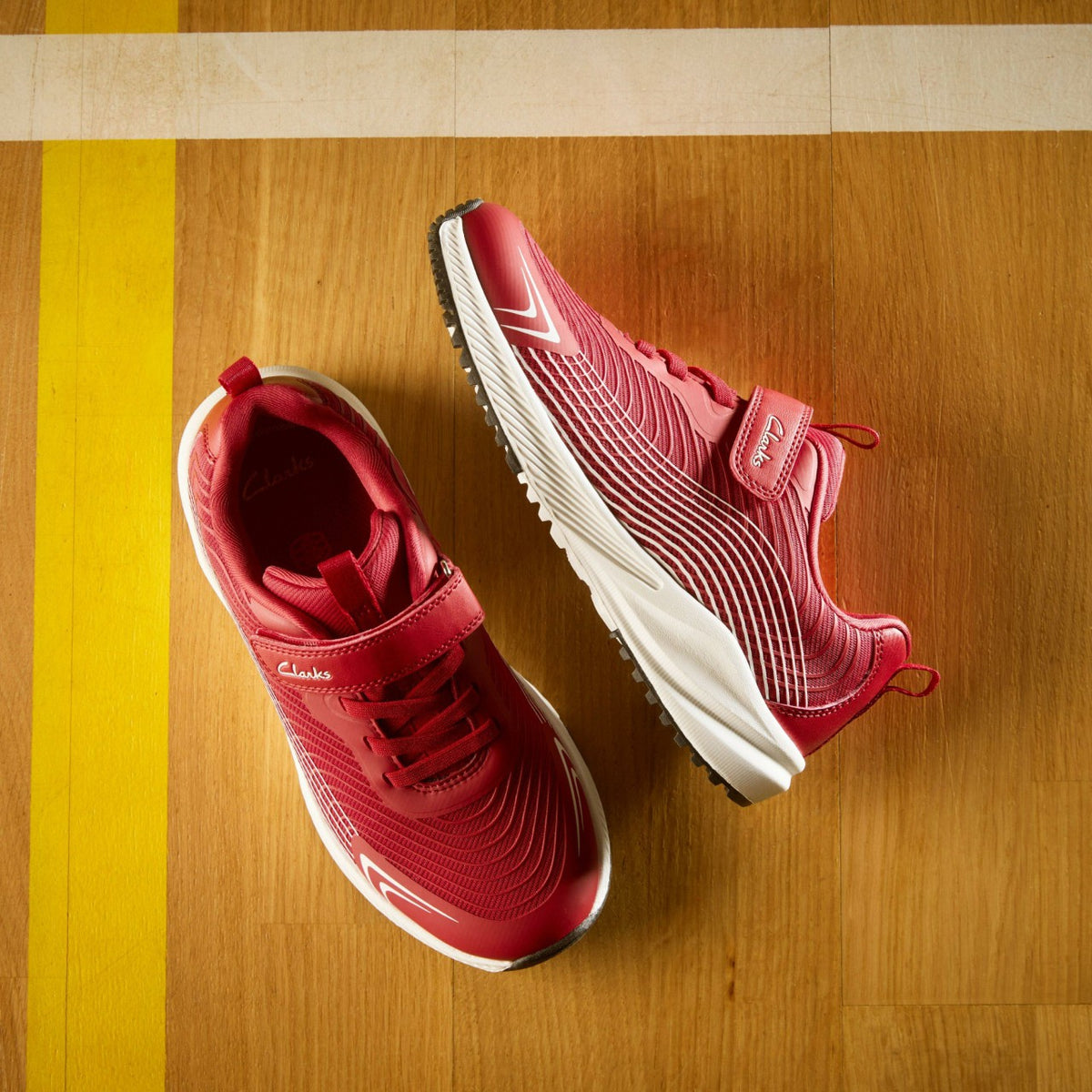Clarks Deyes Dash Kid Red Synthetic