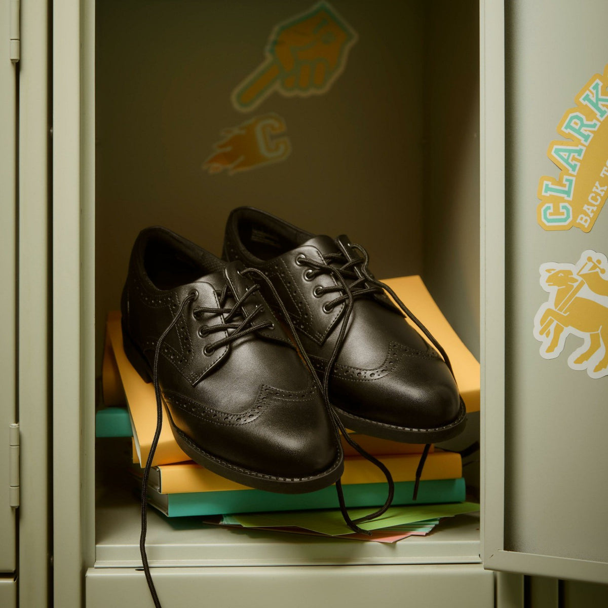 Clarks Tapa Pure Youth Black Leather